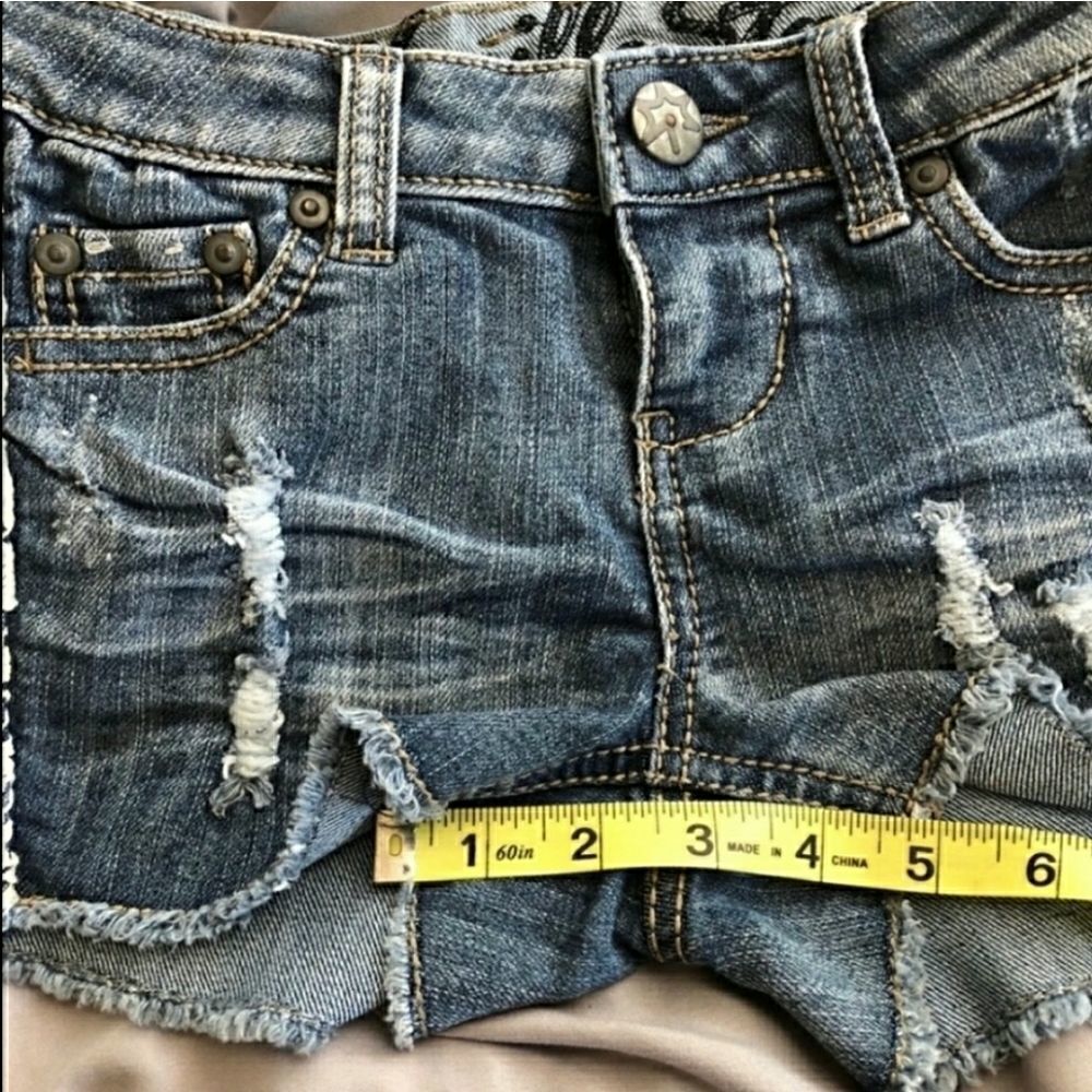 Vanilla Star Denim Shorts - Picture 6 of 6